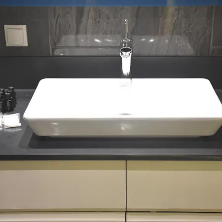 Spacious 2bdr Great Location To Taksim Poolgym * 伊斯坦布尔