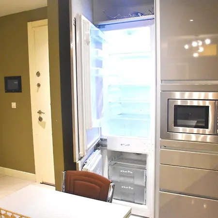 Spacious 2bdr Great Location To Taksim Poolgym Apartment Istanbul