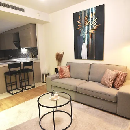 Spacious 2bdr Great Location To Taksim Poolgym イスタンブール
