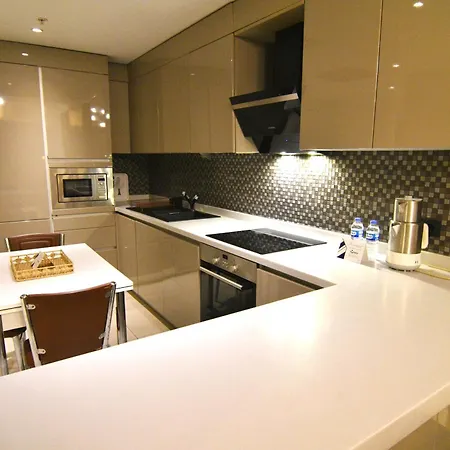 Spacious 2bdr Great Location To Taksim Poolgym アパート