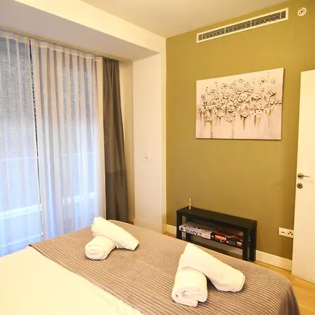 Spacious 2bdr Great Location To Taksim Poolgym